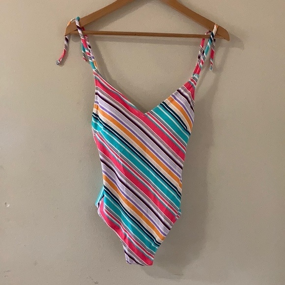 NWT Jessica Simpson Shoulder Tie Swimsuit - Picture 2 of 6